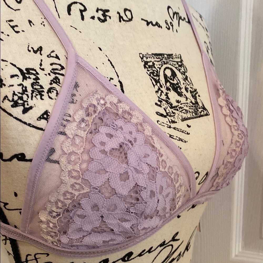 Victoria's Secret Triangle Bralette GORGEOUS Lavender Lace Size Medium - Picture 10 of 11